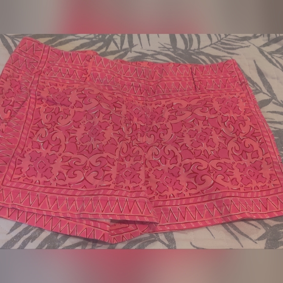 Vineyard Vines Pants - Vineyard Vines Knockout Pink Geo Shorts